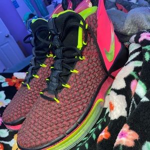 Lebron AlphaDunk ‘Hoverboard’